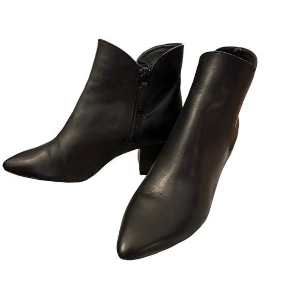 Cole Haan Elyse Bootie in Black, Block Heel, Pointed Toe, Zipper Closure sz 5b - Picture 2 of 13